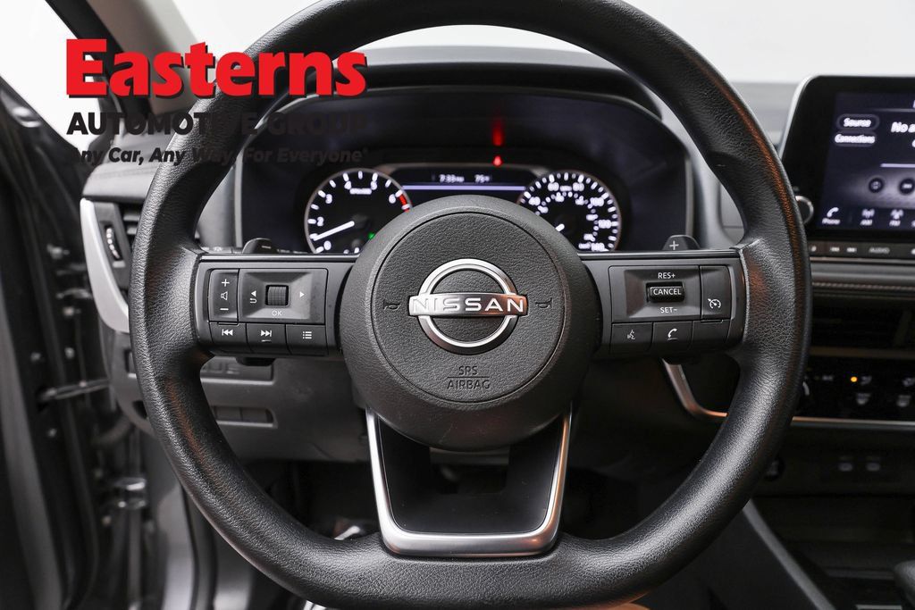 Used 2024 Nissan Rogue S AWD/4WD image 10