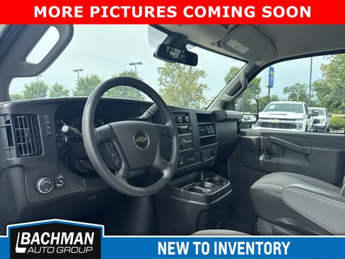 Used 2025 Chevrolet Express 3500 LT w/ LT Preferred Equipment Group RWD image 10