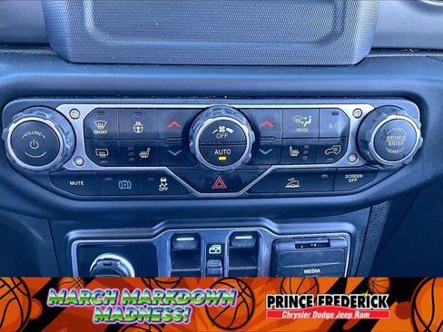 Used 2023 Jeep Wrangler Unlimited w/ Cold Weather Group image 26