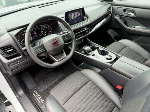Used 2025 Nissan Rogue SV AWD/4WD image 5