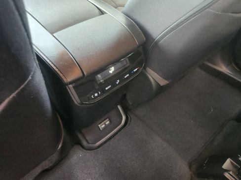 Used 2023 Toyota Highlander LE AWD/4WD image 21