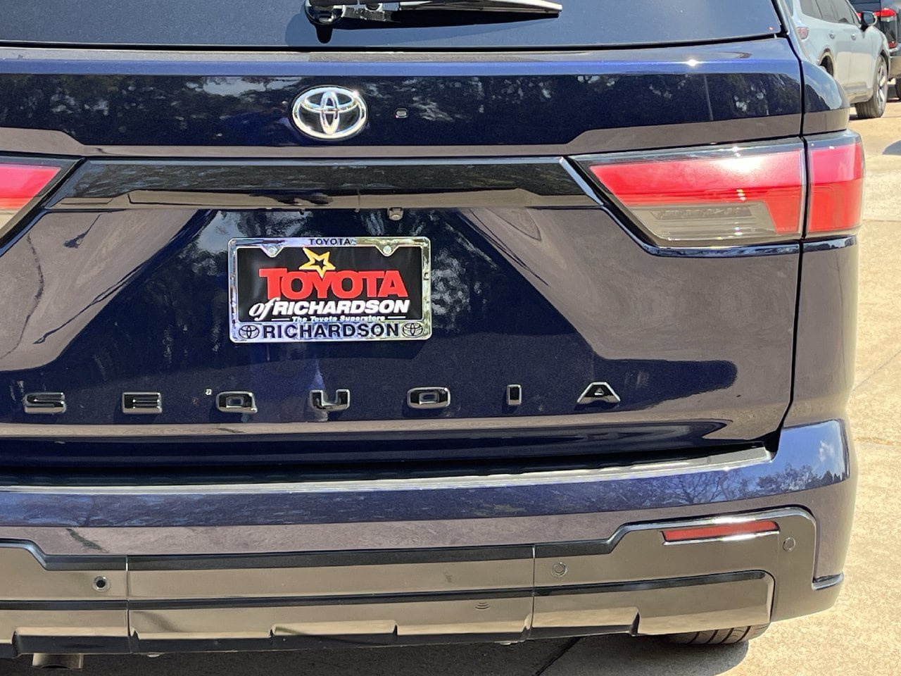 Used 2023 Toyota Sequoia Platinum AWD/4WD image 6