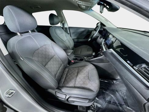 Used 2020 Kia Niro LXS FWD image 25