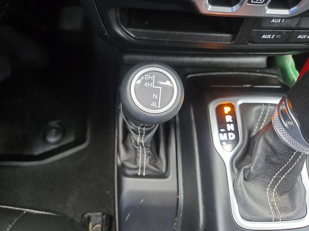 Used 2018 Jeep Wrangler Unlimited Sahara w/ Cold Weather Group AWD/4WD image 22