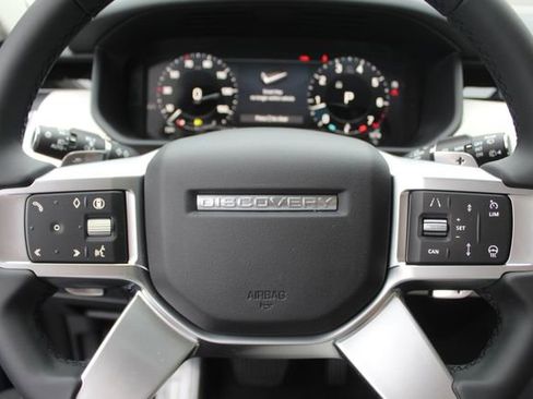 New 2025 Land Rover Discovery S image 14