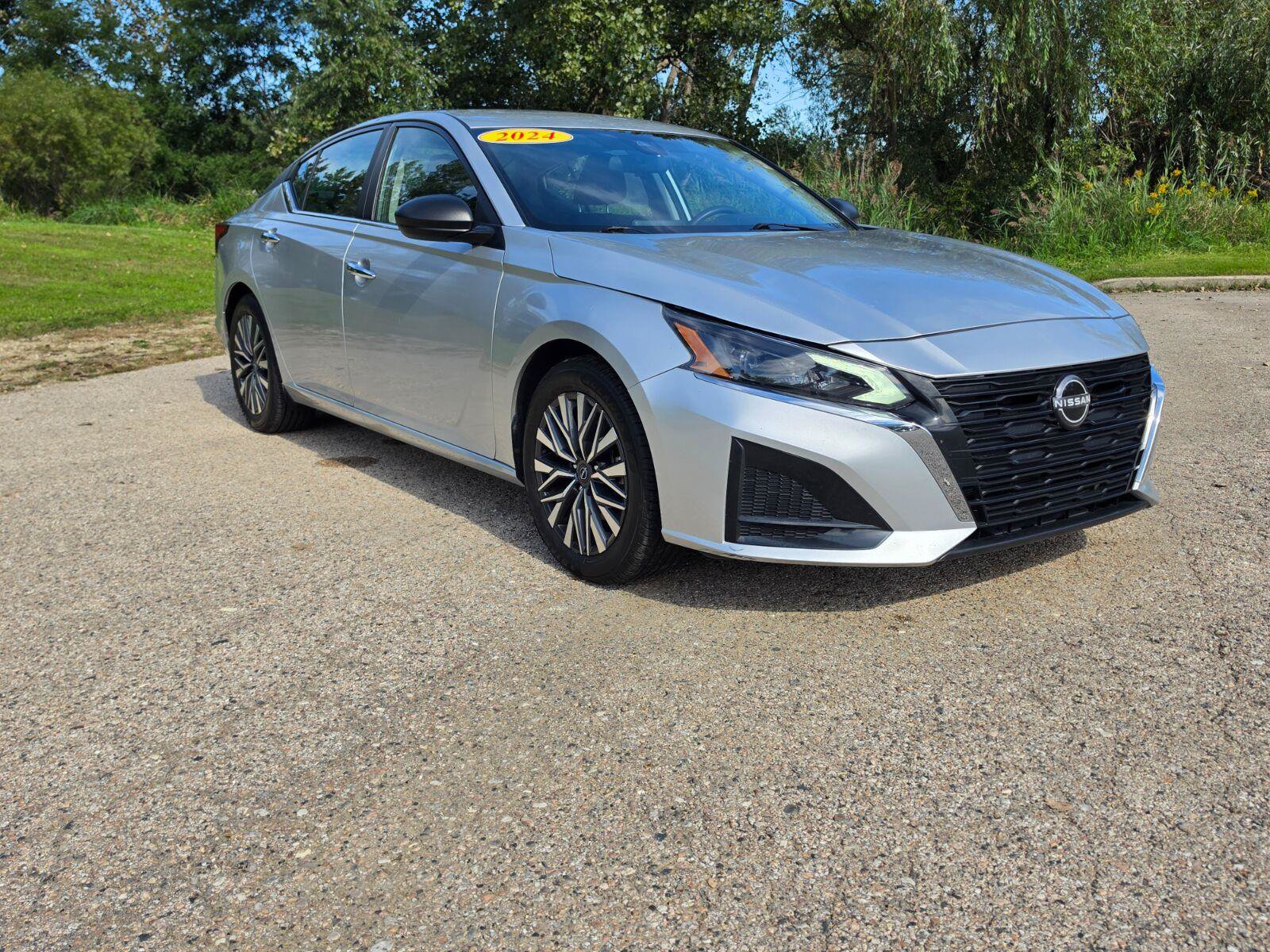 Used 2024 Nissan Altima 2.5 SV FWD image 4
