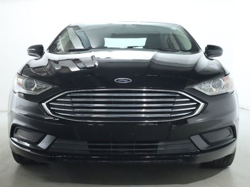 Used 2017 Ford Fusion SE w/ Fusion SE Technology Package image 5
