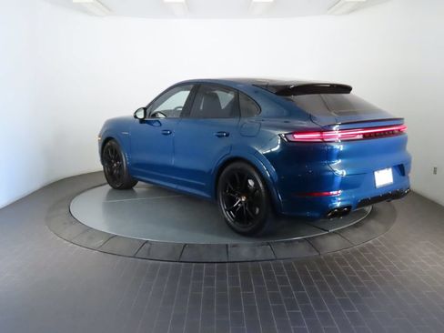 Certified 2026 Porsche Cayenne S AWD/4WD image 3