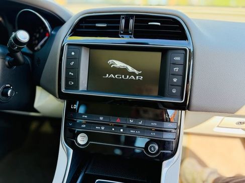 Used 2017 Jaguar XE Prestige image 26