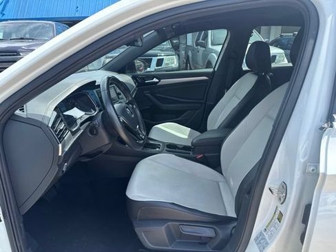 Used 2019 Volkswagen Jetta R-Line FWD image 9