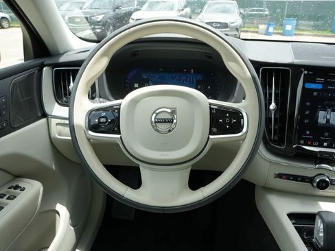 Used 2025 Volvo XC60 B5 Plus w/ Protection Package Premier AWD/4WD image 9