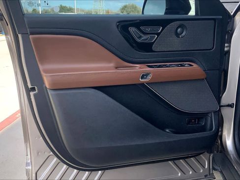 Used 2020 Lincoln Aviator Reserve w/ Equipment Group 201A image 19