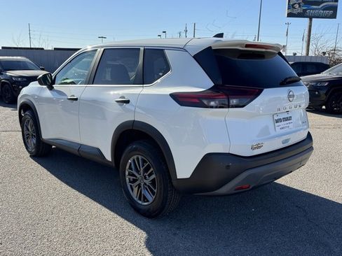 Used 2023 Nissan Rogue S image 4