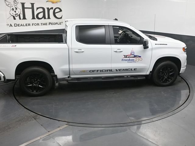 New 2026 Chevrolet Silverado 1500 RST w/ LPO, Dark Essentials Package AWD/4WD image 17