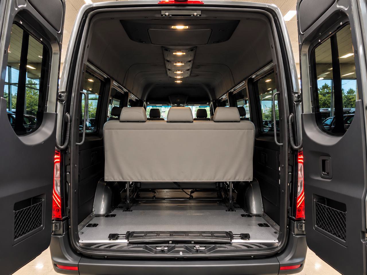 Used 2024 Mercedes-Benz Sprinter 2500 image 5