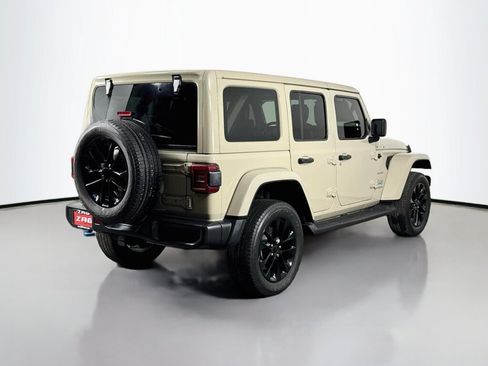 Used 2022 Jeep Wrangler Unlimited Sahara AWD/4WD image 5
