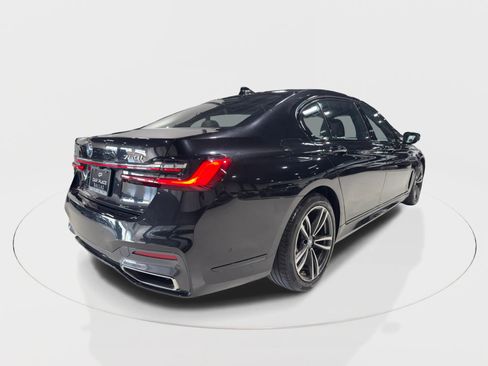 Used 2022 BMW 750i xDrive w/ M Sport Package image 11