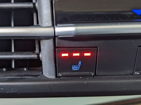 Used 2021 Toyota Sienna XLE w/ XLE Plus Package image 29