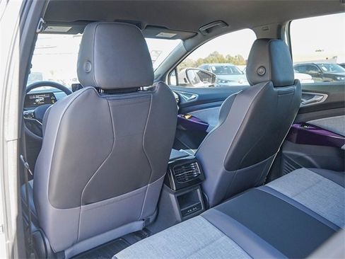 New 2025 Volkswagen ID.4 Pro image 19
