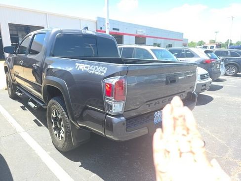 Used 2020 Toyota Tacoma TRD Off-Road w/ Technology Package AWD/4WD image 4