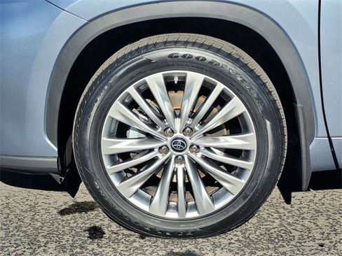 Used 2022 Toyota Highlander Platinum image 10