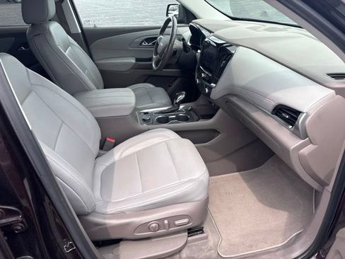 Used 2021 Chevrolet Traverse LT FWD image 17
