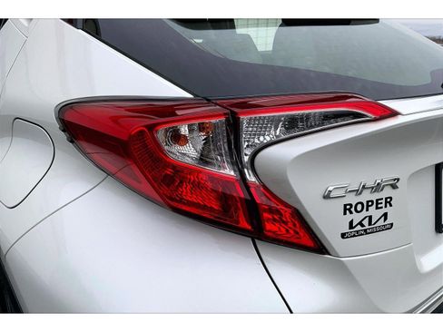 Used 2019 Toyota C-HR XLE image 25