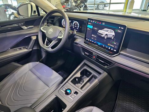 New 2026 Volkswagen Tiguan SE image 9