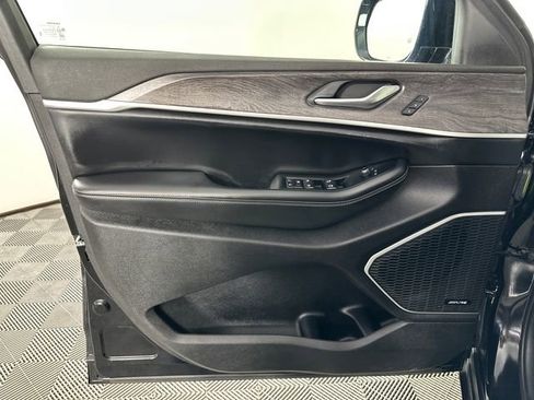 Used 2023 Jeep Grand Cherokee 4WD 4xe image 18