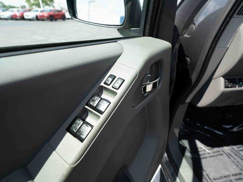 Used 2021 Nissan Frontier SV AWD/4WD image 7