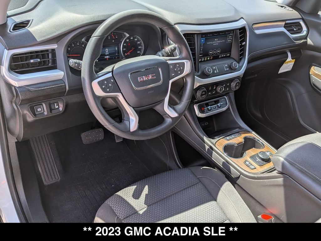 Used 2023 GMC Acadia SLE w/ Driver Convenience Package FWD image 2