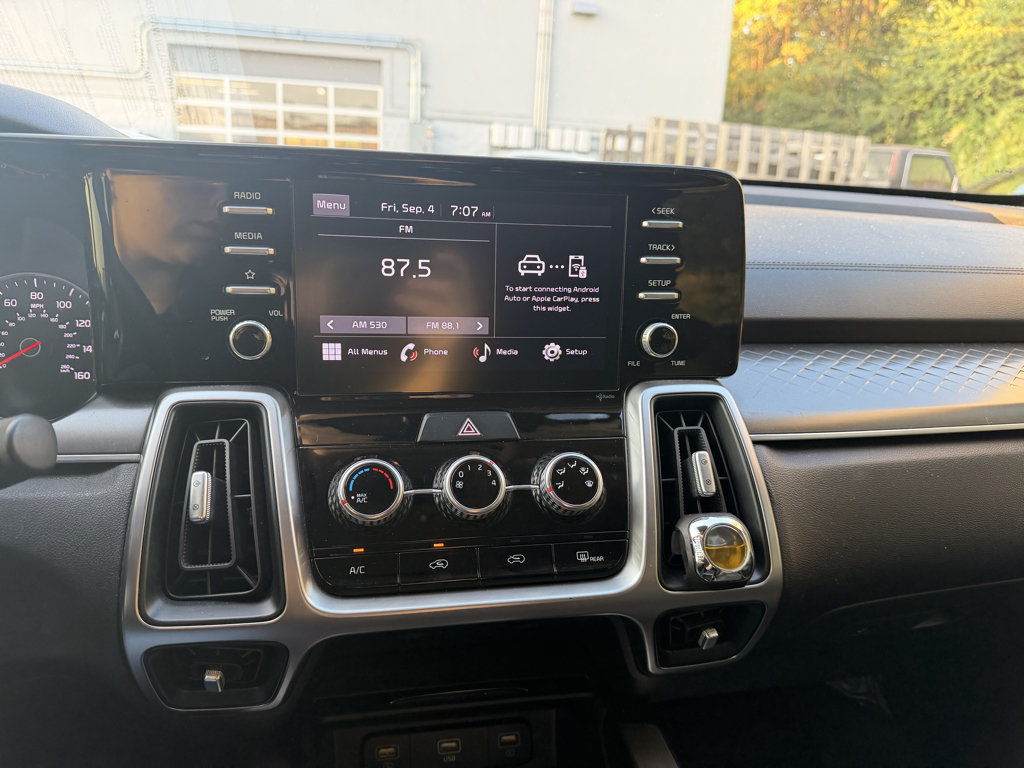 Used 2022 Kia Sorento LX FWD image 10