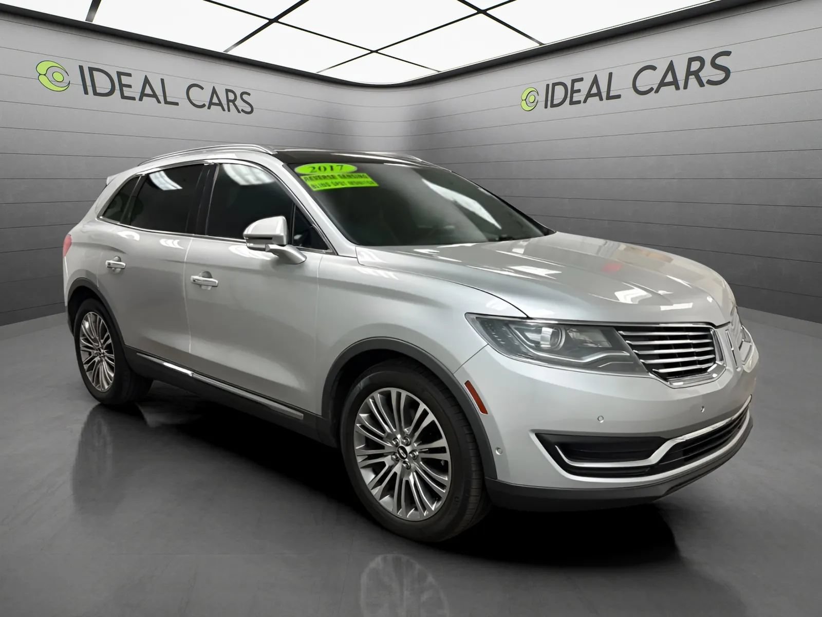 Used 2017 Lincoln MKX Reserve w/ Driver Assistance Package FWD image 3