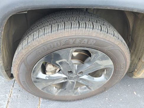 Used 2021 Jeep Compass Latitude FWD image 9