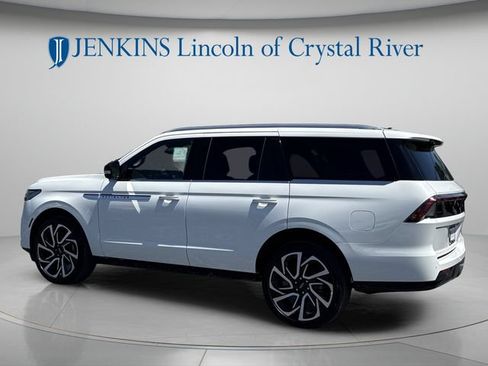 New 2026 Lincoln Navigator Reserve AWD/4WD image 9