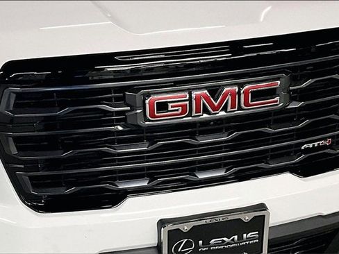 Used 2025 GMC Acadia AT4 image 33