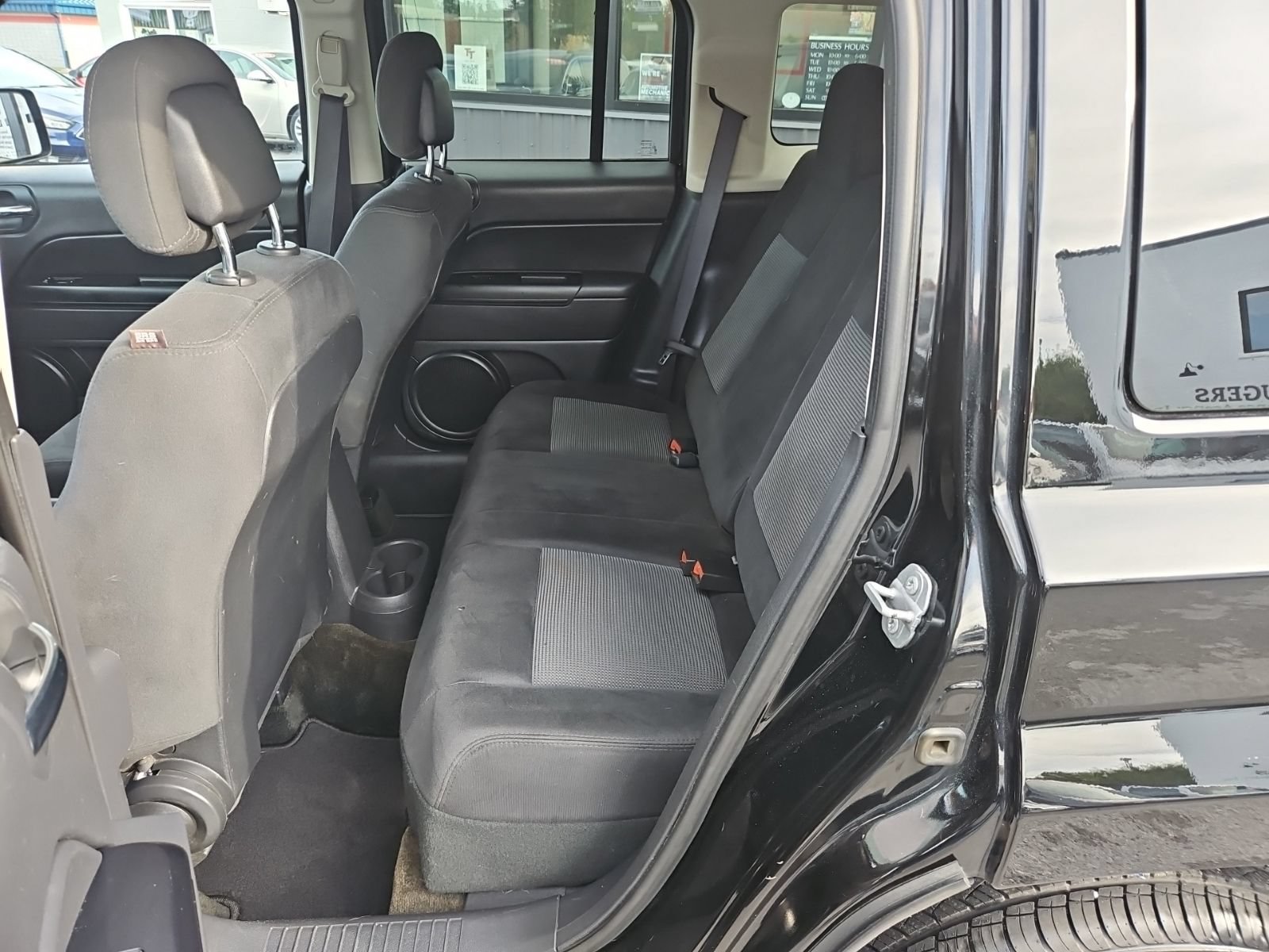 Used 2016 Jeep Patriot Latitude AWD/4WD image 13