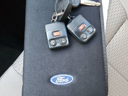 Used 2010 Ford F150 XLT image 38