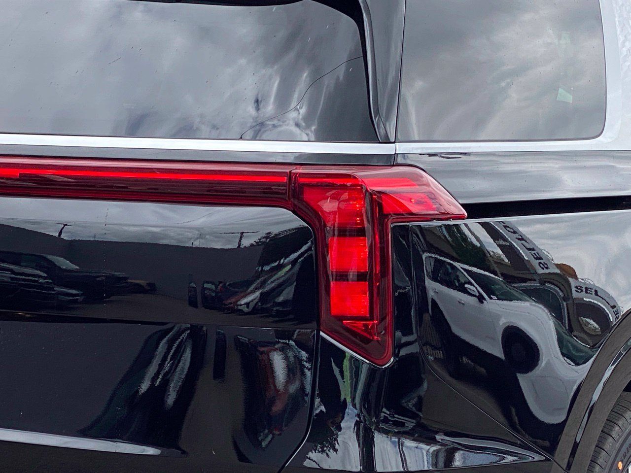 New 2026 Kia Carnival EX FWD image 4