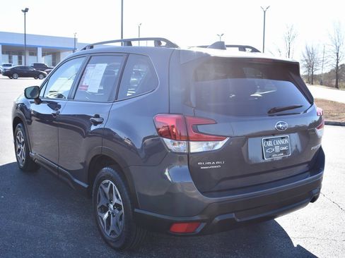 Used 2022 Subaru Forester Premium image 4