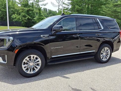 Used 2024 GMC Yukon SLT w/ SLT Premium Package AWD/4WD image 5