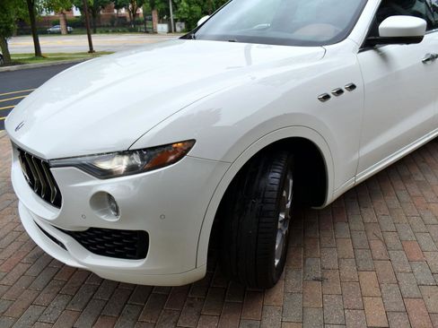 Used 2019 Maserati Levante S image 8