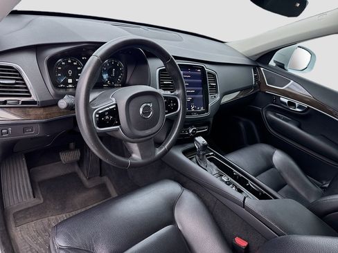Used 2018 Volvo XC90 T6 Momentum w/ Convenience Package AWD/4WD image 7