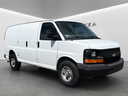 Used 2017 Chevrolet Express 2500 RWD image 7
