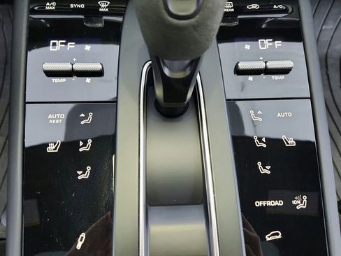 Used 2025 Porsche Macan GTS image 35