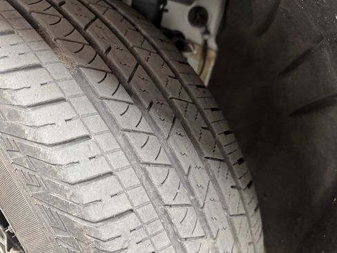 Used 2023 GMC Acadia SLT w/ Preferred Package image 29