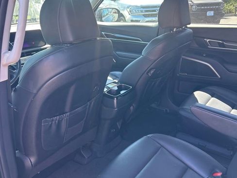 Used 2025 Kia Telluride S image 13