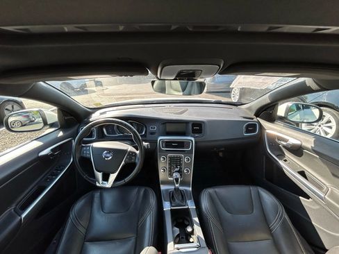 Used 2016 Volvo V60 T5 Platinum image 17