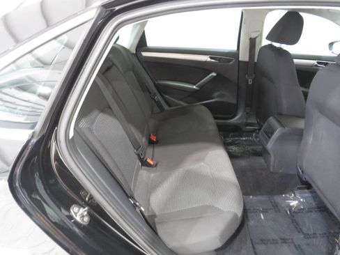 Used 2016 Volkswagen Passat 1.8T R-Line FWD image 11