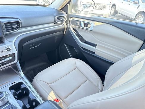 Certified 2021 Ford Explorer XLT w/ Equipment Group 202A image 19